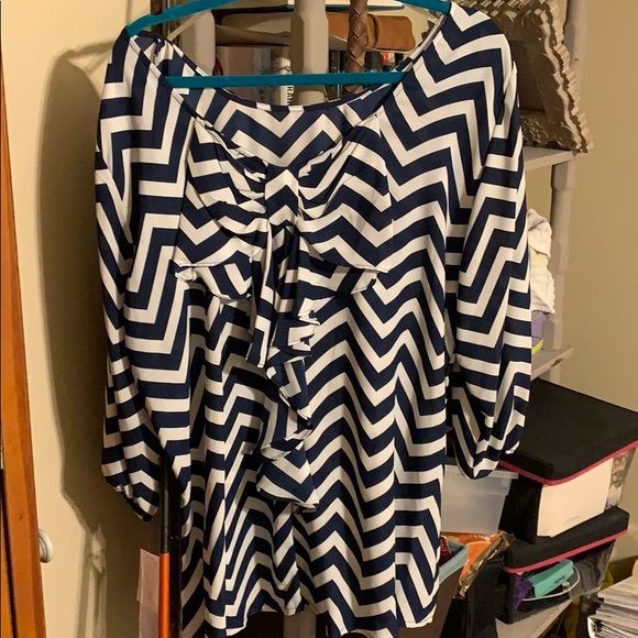 Chevron patterned, flowy top - Picture 2 of 3